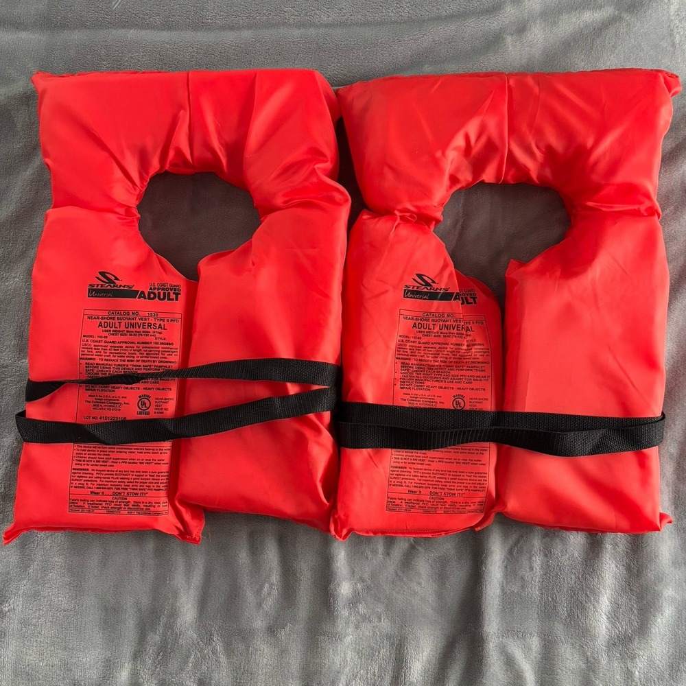 2 Stearns Universal Adult Life Vest‎ PFD Near-Shore Buoyant Pair USCG Approved